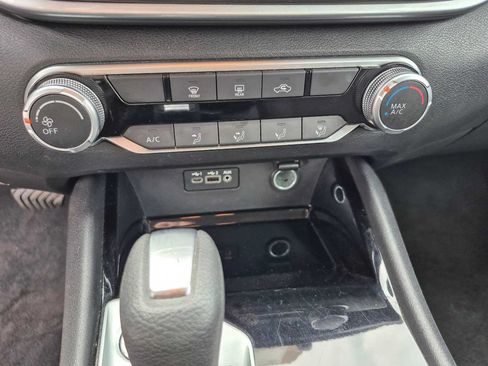 Used 2024 Nissan Altima 2.5 SV FWD image 13