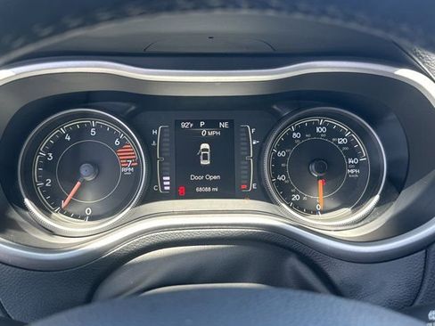 Used 2018 Jeep Cherokee Latitude Plus w/ Cold Weather Group FWD image 31