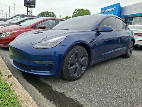 Used 2023 Tesla Model 3 Standard Range RWD image 3