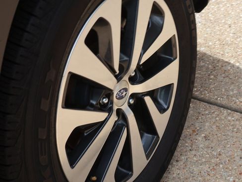 Used 2024 Subaru Outback Premium image 40