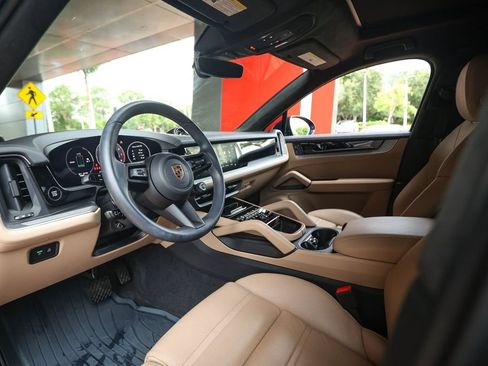 Used 2024 Porsche Cayenne Coupe AWD/4WD image 27