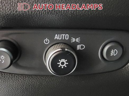 Used 2020 Chevrolet Traverse LT image 25