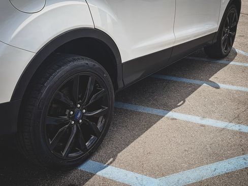 Used 2017 Ford Escape Titanium AWD/4WD image 11