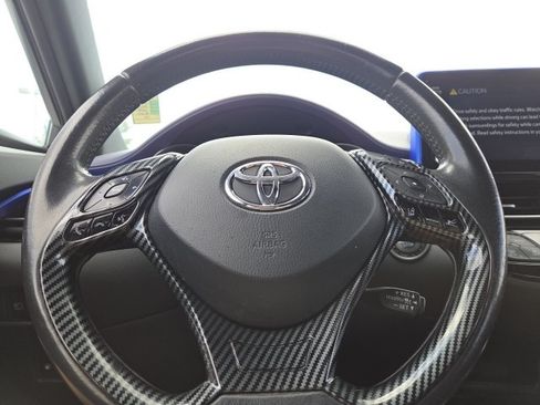 Used 2020 Toyota C-HR XLE FWD image 16