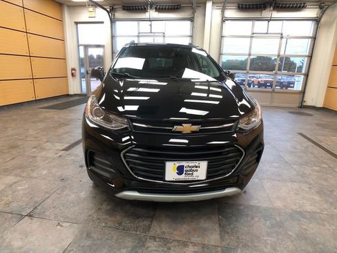 Used 2022 Chevrolet Trax LT w/ LT Convenience Package AWD/4WD image 2