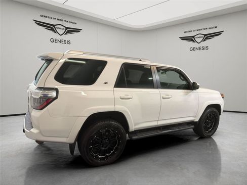 Used 2017 Toyota 4Runner SR5 AWD/4WD image 5