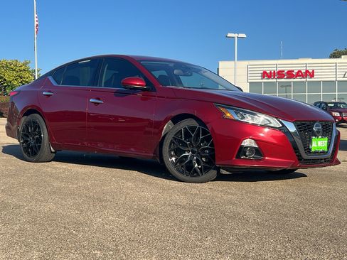 Used 2019 Nissan Altima 2.5 Platinum image 1