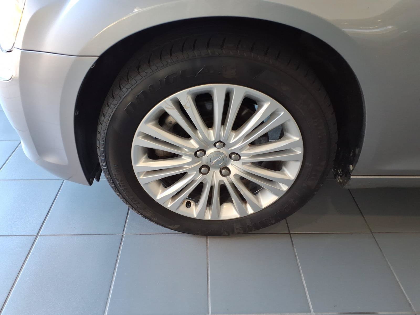 Used 2014 Chrysler 300 AWD w/ Driver Convenience Group image 10