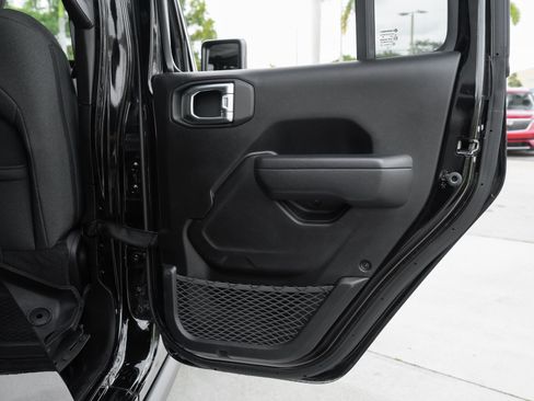 Used 2024 Jeep Gladiator Sport AWD/4WD image 35