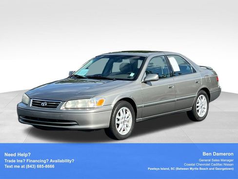 Used 2000 Toyota Camry XLE w/ Value Pkg 2 FWD image 1