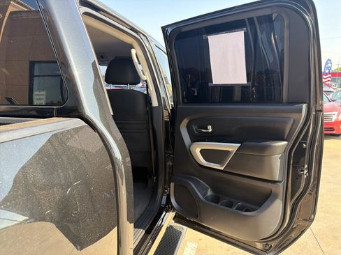 Used 2017 Nissan Titan SV AWD/4WD image 31
