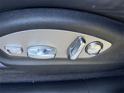 Used 2023 Porsche Macan image 10