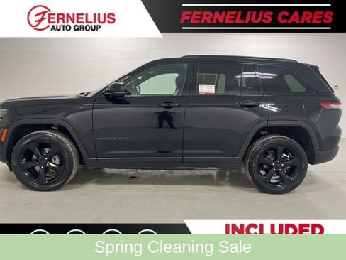 Used 2024 Jeep Grand Cherokee Altitude AWD/4WD image 4