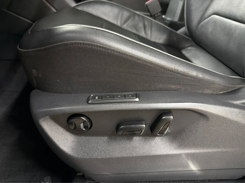 Used 2018 Volkswagen Tiguan SEL Premium FWD image 43