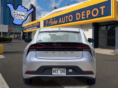 Used 2024 Toyota Prius LE FWD image 4