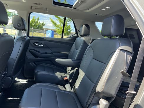 Used 2019 Chevrolet Traverse LT w/ LT Premium Package AWD/4WD image 14