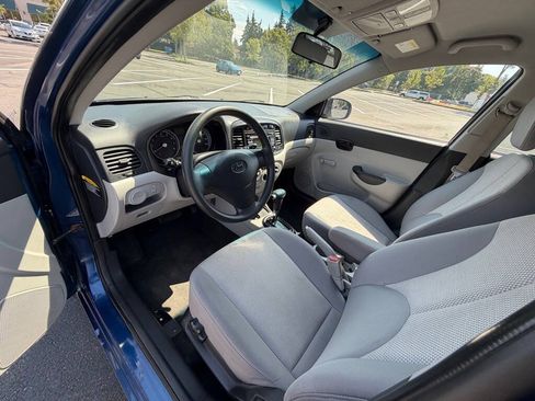 Used 2010 Hyundai Accent GLS FWD image 10