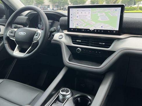 New 2026 Ford Explorer Active w/ Active Comfort Package AWD/4WD image 3