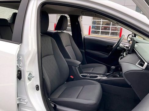 Used 2025 Toyota Corolla LE image 7