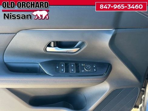 Used 2025 Nissan Kicks SR image 10