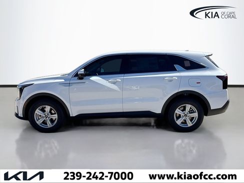 New 2026 Kia Sorento LX FWD image 2