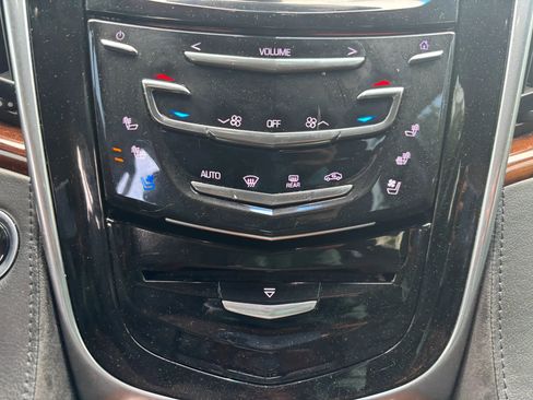 Used 2019 Cadillac Escalade ESV 2WD image 26