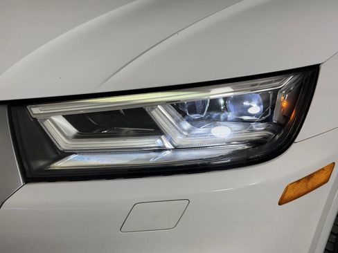 Used 2018 Audi SQ5 Prestige w/ Prestige Package image 11