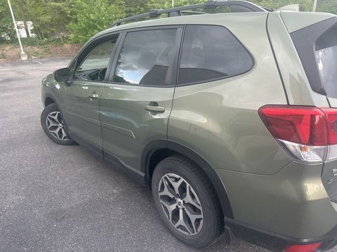 Used 2020 Subaru Forester Premium AWD/4WD image 10