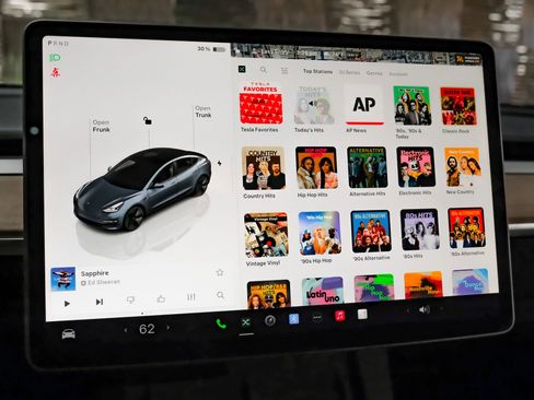 Used 2023 Tesla Model 3 Standard Range image 39