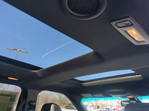 Used 2017 Ford Explorer Platinum image 24