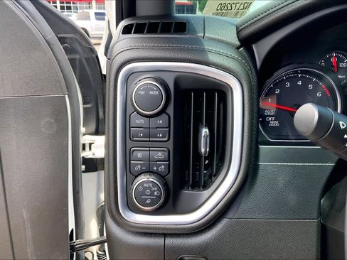 Used 2022 Chevrolet Silverado 1500 LTZ AWD/4WD image 36