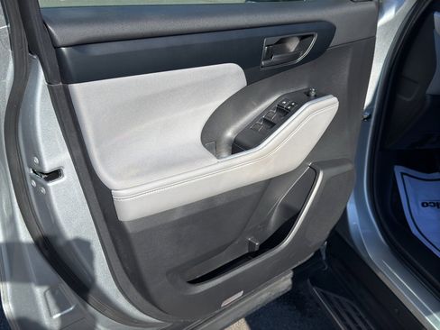 Used 2022 Toyota Highlander L image 9