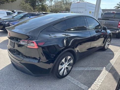 Used 2021 Tesla Model Y 2WD image 7