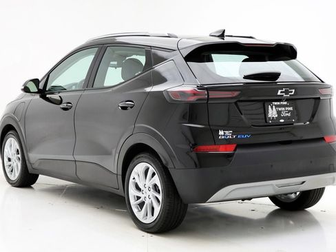 Used 2023 Chevrolet Bolt EUV LT w/ Comfort Package image 6