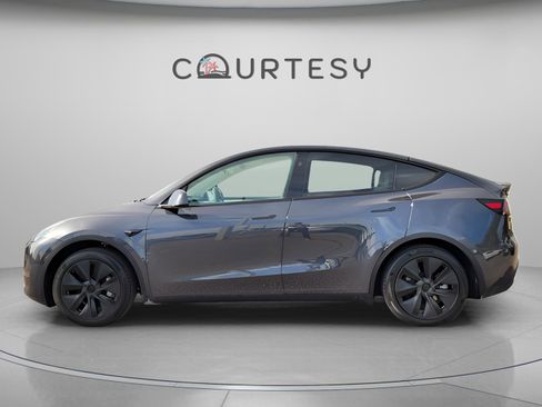 Used 2024 Tesla Model Y Long Range image 2