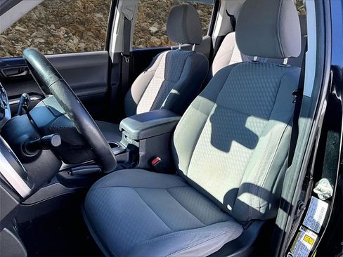 Used 2020 Toyota Tacoma SR5 image 22