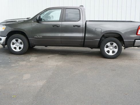 Used 2023 RAM 1500 Big Horn AWD/4WD image 3