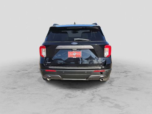 Used 2022 Ford Explorer XLT w/ Equipment Group 202A image 7