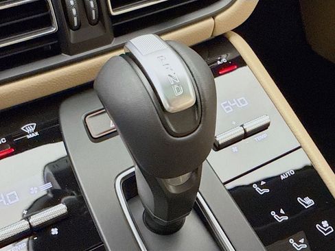 New 2026 Porsche Macan image 21