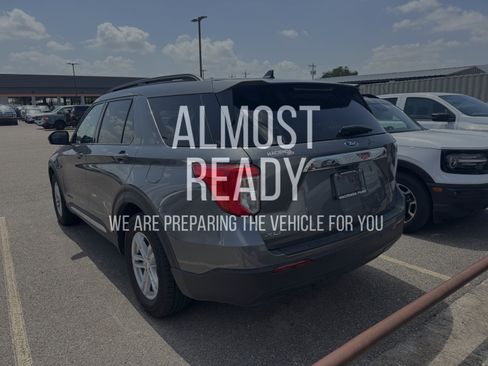 Certified 2024 Ford Explorer XLT RWD image 3