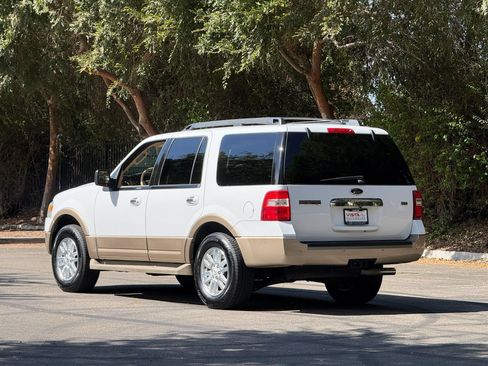 Used 2014 Ford Expedition XLT w/ Equipment Group 201A RWD image 3