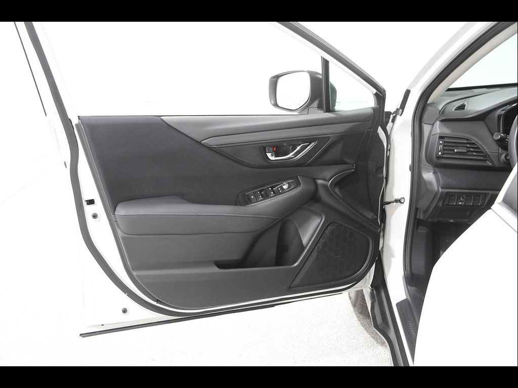 Used 2025 Subaru Outback Premium AWD/4WD image 4