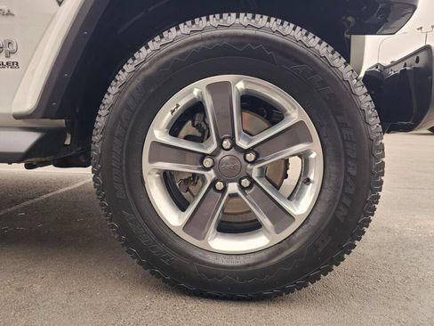 Used 2020 Jeep Wrangler Unlimited Sahara w/ Uconnect 4C Nav & Sound Group AWD/4WD image 9