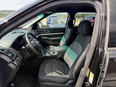 Used 2017 Ford Explorer XLT AWD/4WD image 12