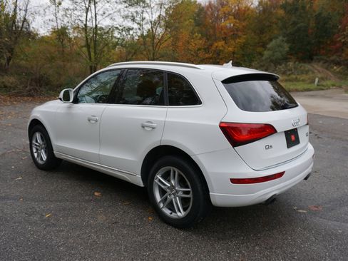 Used 2017 Audi Q5 2.0T Premium Plus w/ Premium Plus Package image 3