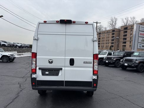 Used 2025 RAM ProMaster 2500 w/ Storage Group image 10