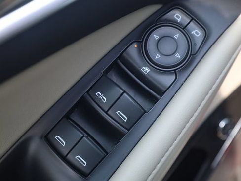 Used 2021 Buick Enclave Essence w/ Sound and Sites Package AWD/4WD image 17