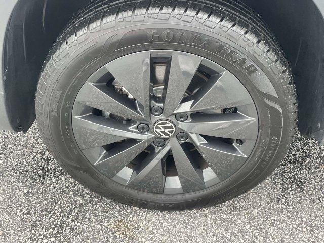 Certified 2024 Volkswagen Taos S FWD image 8