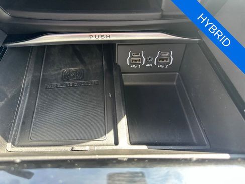 Used 2024 Chrysler Pacifica Premium FWD image 22