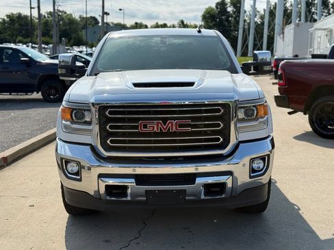 Used 2019 GMC Sierra 2500 SLT w/ Duramax Plus Package AWD/4WD image 3
